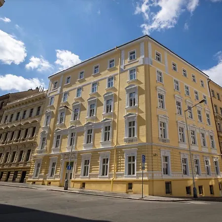 Nana Flat Апартаменты Прага